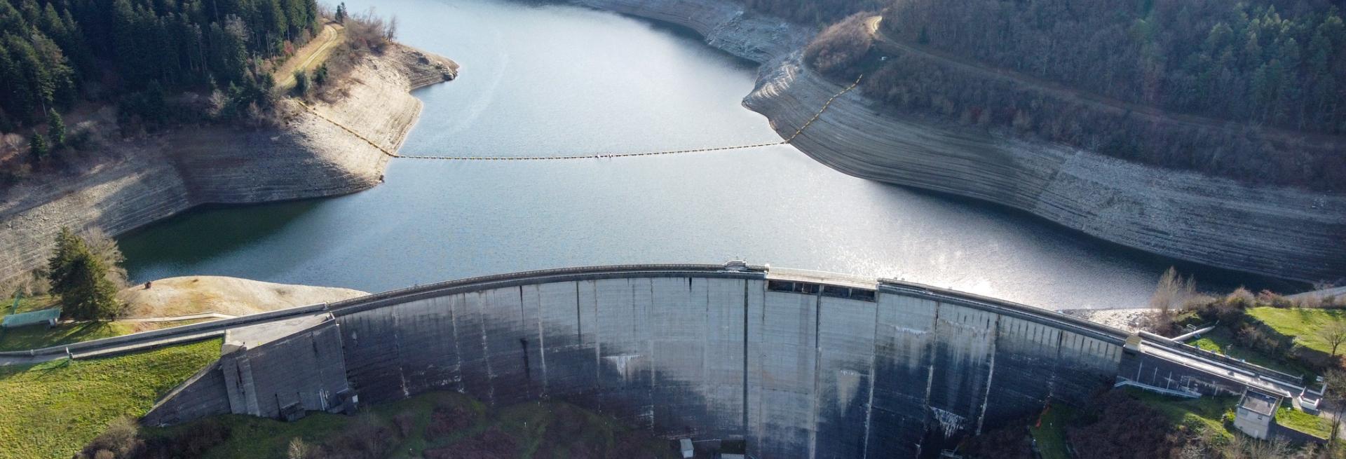 Barrage de face vu du ciel